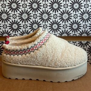 Platform Cream Slip-On Women's Shoes- FITS LIKE AN 8